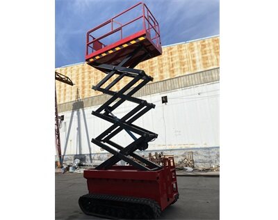 柴(chai)油履(lü)帶式(shi)升降(jiang)平台(tai)車1