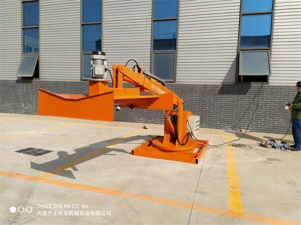 高(gao)速公路(lu)綠籬修(xiu)剪機23