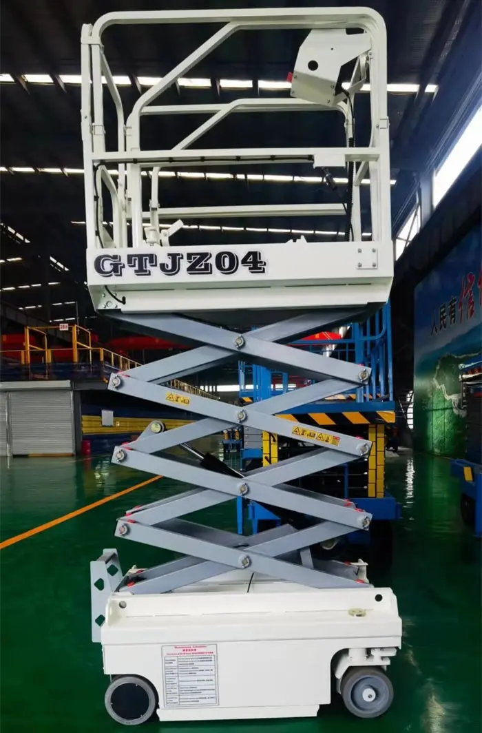 迷你(ni)自行(hang)走剪(jian)叉式(shi)升降(jiang)機